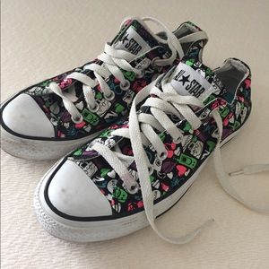 Women's Converse size 7